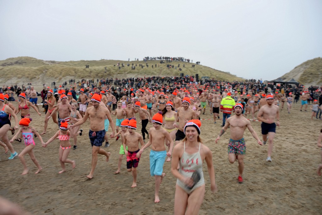 ../Images/Nieuwjaarsduik Nederzandt 2020 053.jpg